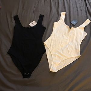 NWT ✌️ 2 Pack Bodysuits (White + Black) Forever 21